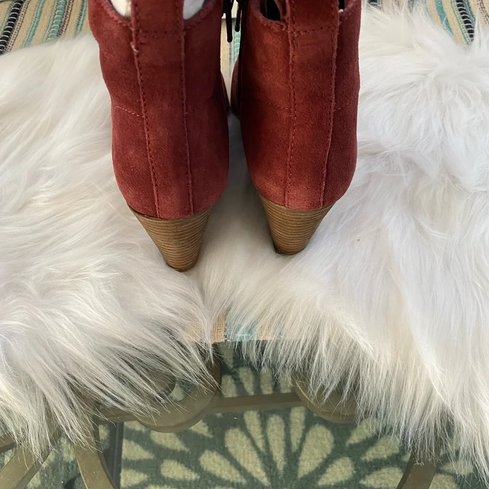 Women's Diba Blake Suede bootie burgundy size 7.5